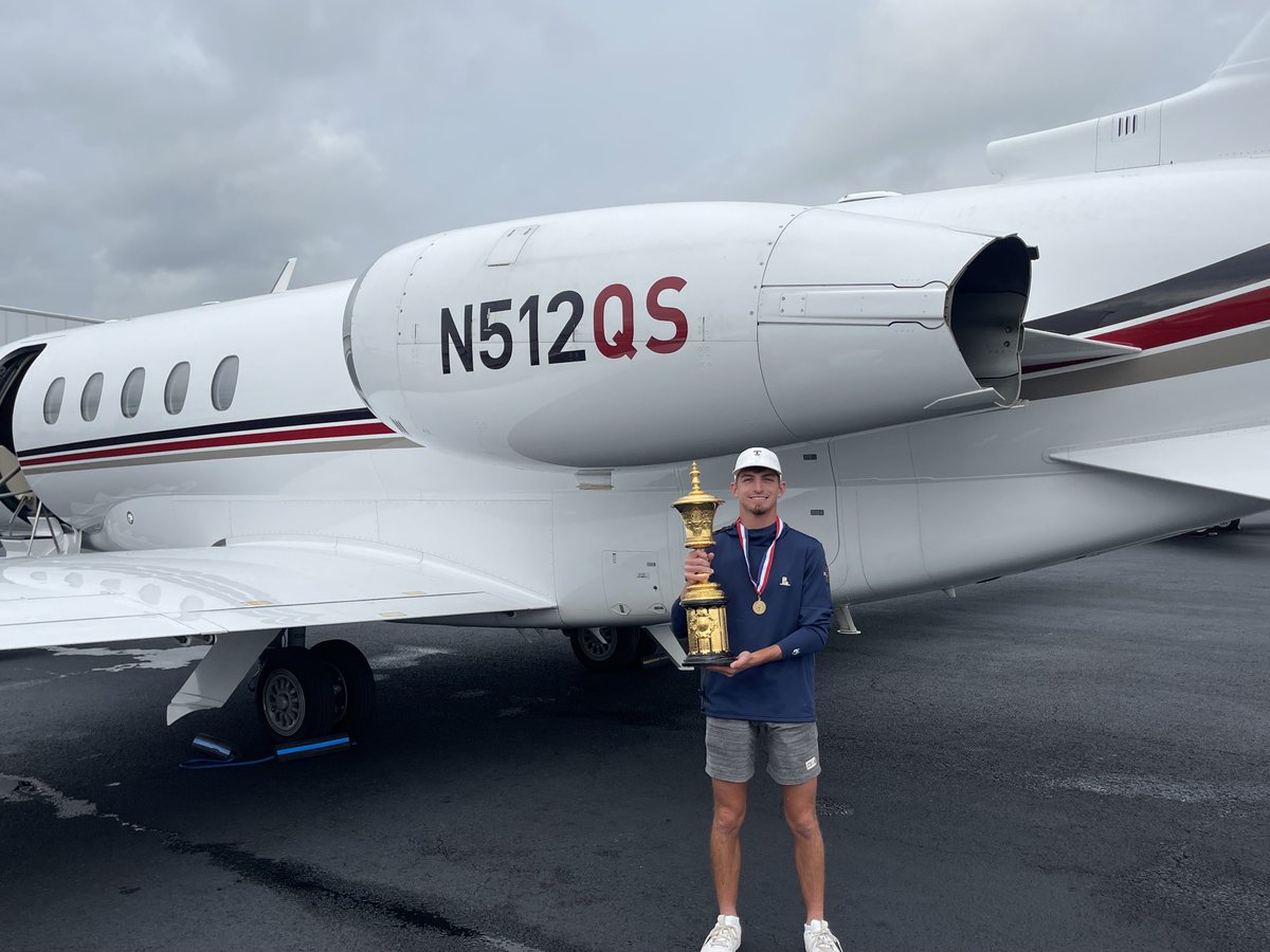 BKGolf60's tweet photo. Incredible week in NJ! US Amateur champion ⁦@sammy_golf24243⁩ returning home in style!! ⁦⁦@jaygraham92⁩ ⁦@AggieMensGolf⁩ https://t.co/4o6P8pwTO5