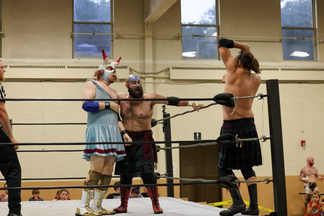 GrimyScots's tweet photo. I've heard that wrestling us Scots is the pits! Right, @GrandeBeefcake? @rt33wrestling 
📷Mercy Collins https://t.co/qwcGGyjAe9