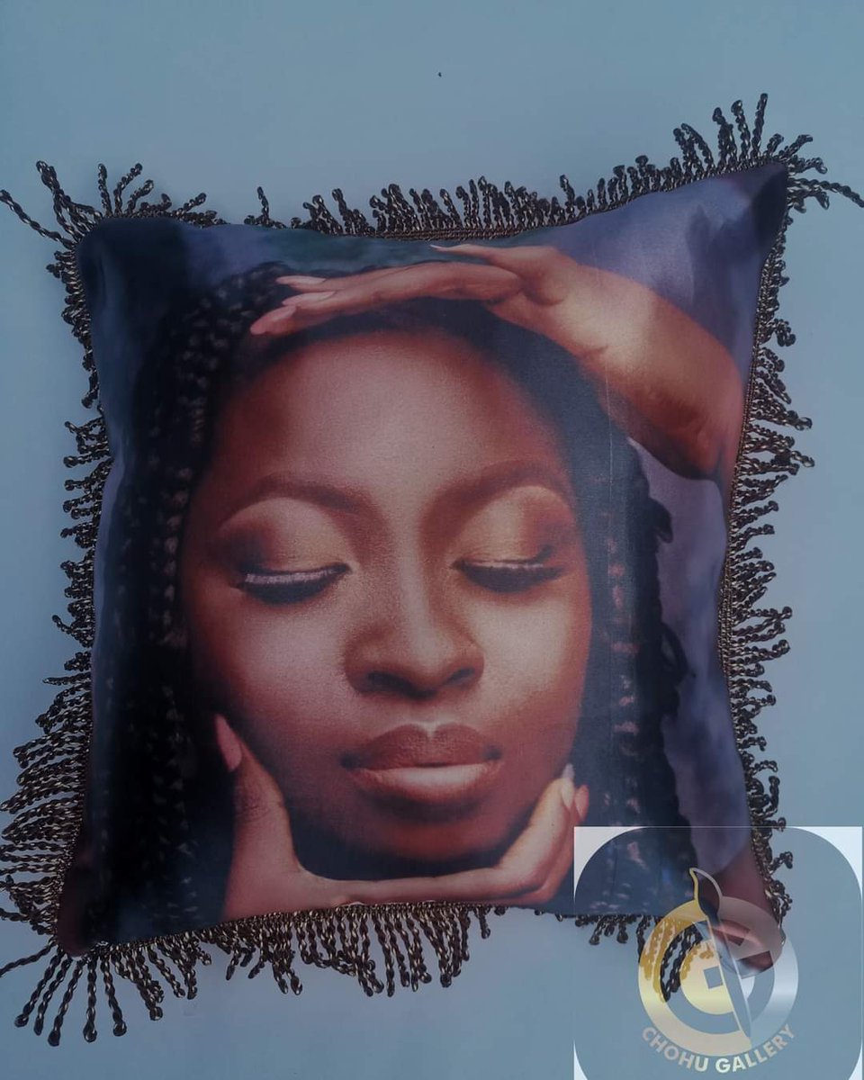 ChohuGallery's tweet photo. This is how to be remembered by your love ones, lets customize that special gift for the one you love the most.
#art, #Textileprint #throwpilow https://t.co/ubELSsHKAt