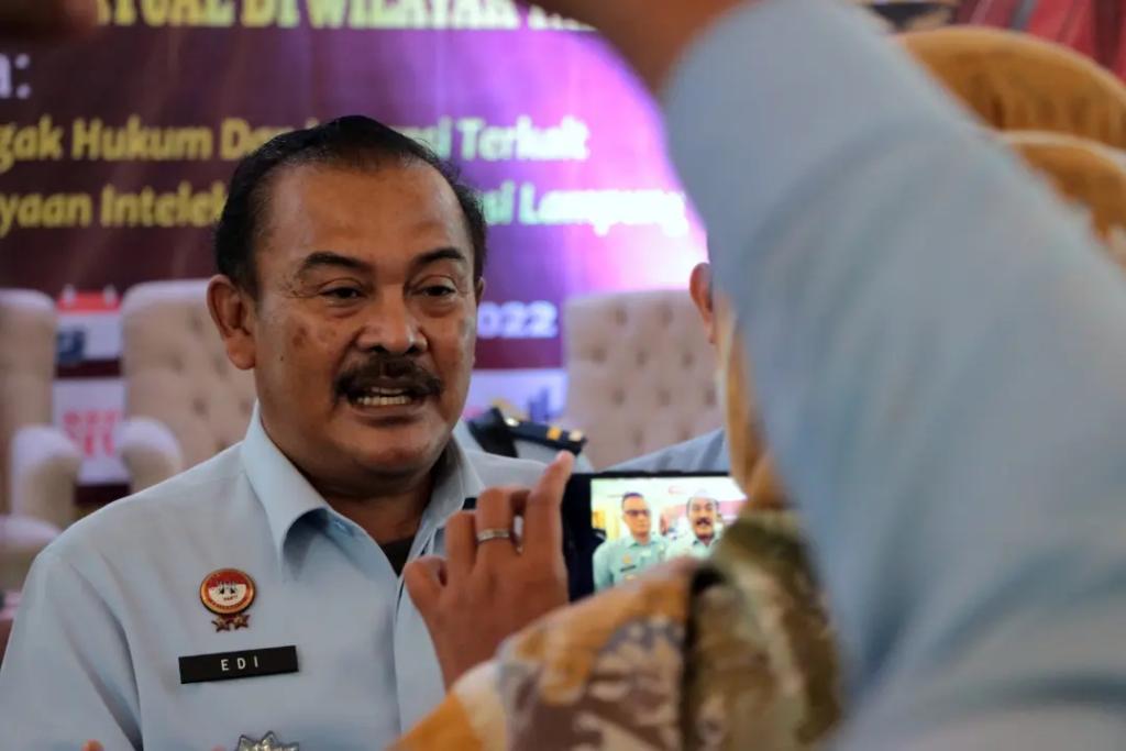LP_Kalianda's tweet photo. Dalam rangka meningkatkan pemahaman dan kesadaraan masyarakat tentang Pentingnya Perlindungan Kekayaan Intelektual, Kantor Wilayah Kementerian Hukum dan Hak Asasi Manusia (Kanwil Kemenkumham) Lampung menyelenggarakan Sosialisasi

Edi Kurniadi - Kanwil Kemenkumham Lampung ini https://t.co/0NKPQF2Jst