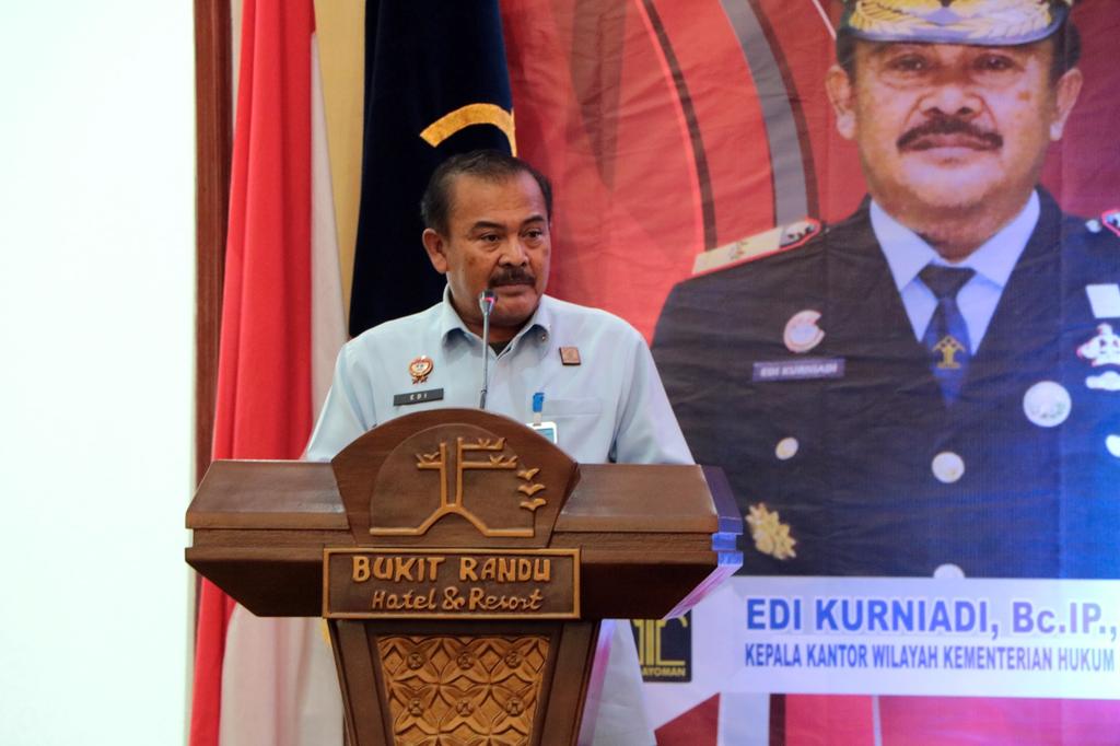 LP_Kalianda's tweet photo. dan Kepala Sub Bidang Kekayaan Intelektual, Adil Jaya Negara, menghadiri kegiatan sosialisasi.
Kepala Divisi Pelayanan Hukum dan HAM, Dr. Alpius Sarumaha, dalam laporannya selaku penyelenggara kegiatan menyampaikan bahwa kegiatan ini 

Edi Kurniadi - Kanwil Kemenkumham Lampung https://t.co/SlGwfEFDwW