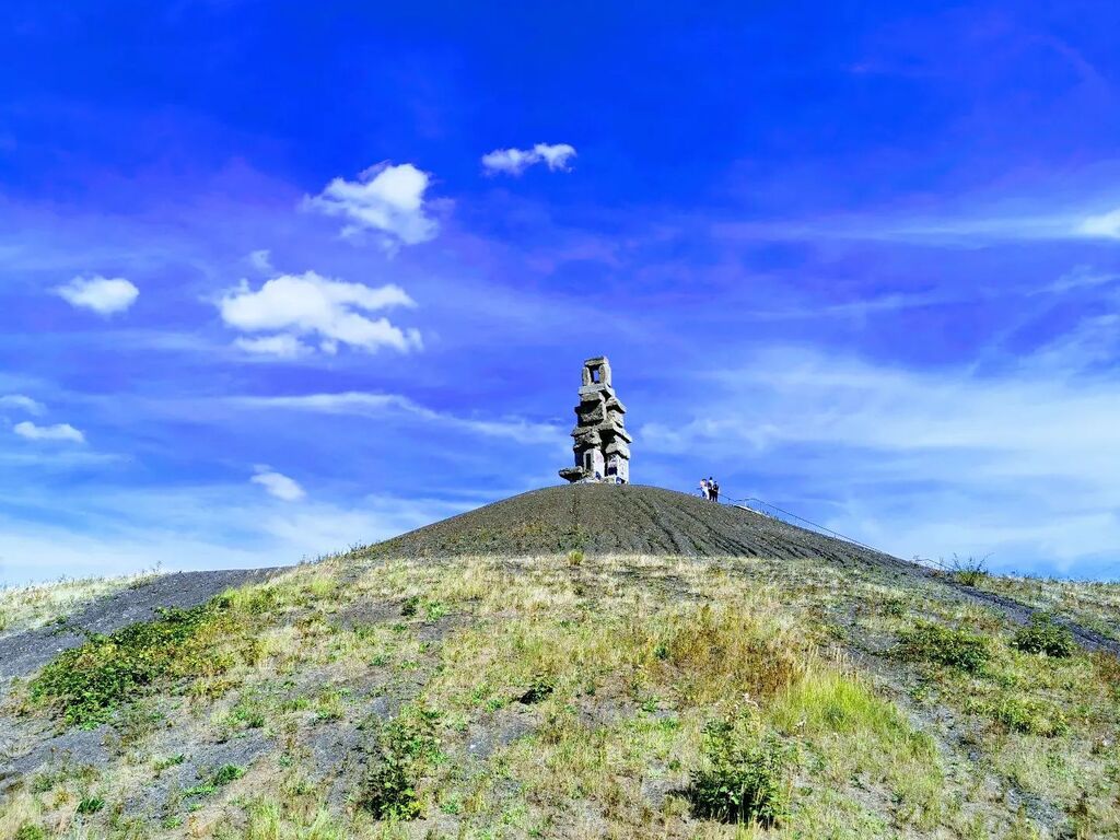 masteruser1999's tweet photo. #himmelstrepoe #halde #rheinelbe #gelsenkirchen #blue #sky #ruhrpott #metropoleruhr #ruhrgebiet #kunstimöffentlichenraum  #kunst #masteruser1999 #august #2022 https://t.co/bNlADjrEgX https://t.co/7PzJdPIj8c