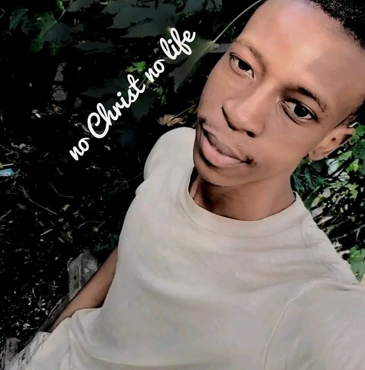 Chrisk2000's tweet photo. bonne journée ❤️ https://t.co/I7OGkpEizl