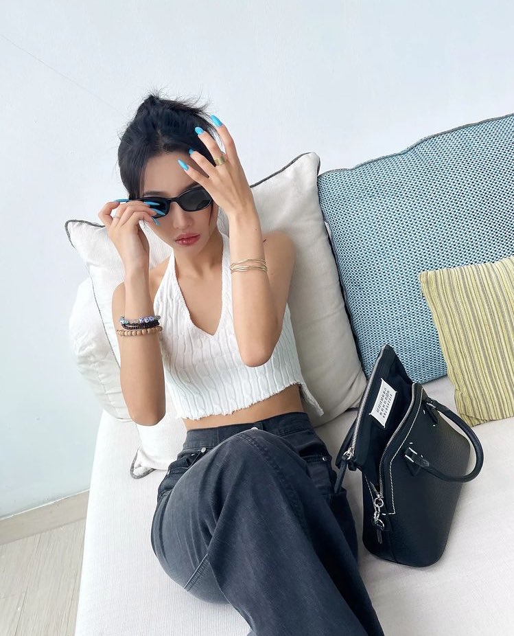 yontararich's tweet photo. soyeon looks so expensive https://t.co/firUO6nQ28