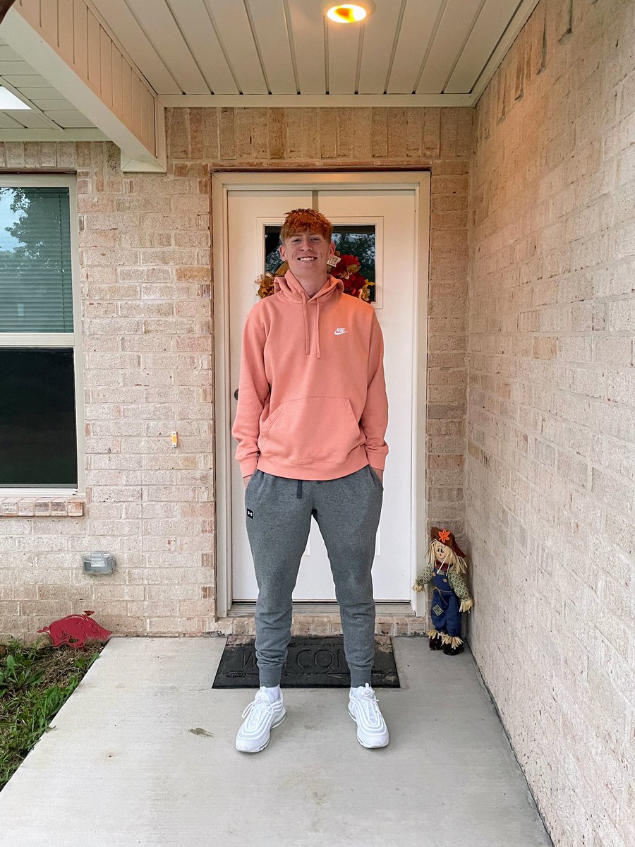 AmandaMHarp's tweet photo. And so it begins… senior year starts today. 👨🏼‍🎓 #pointerpride #pointernation https://t.co/Aab54RUTRW