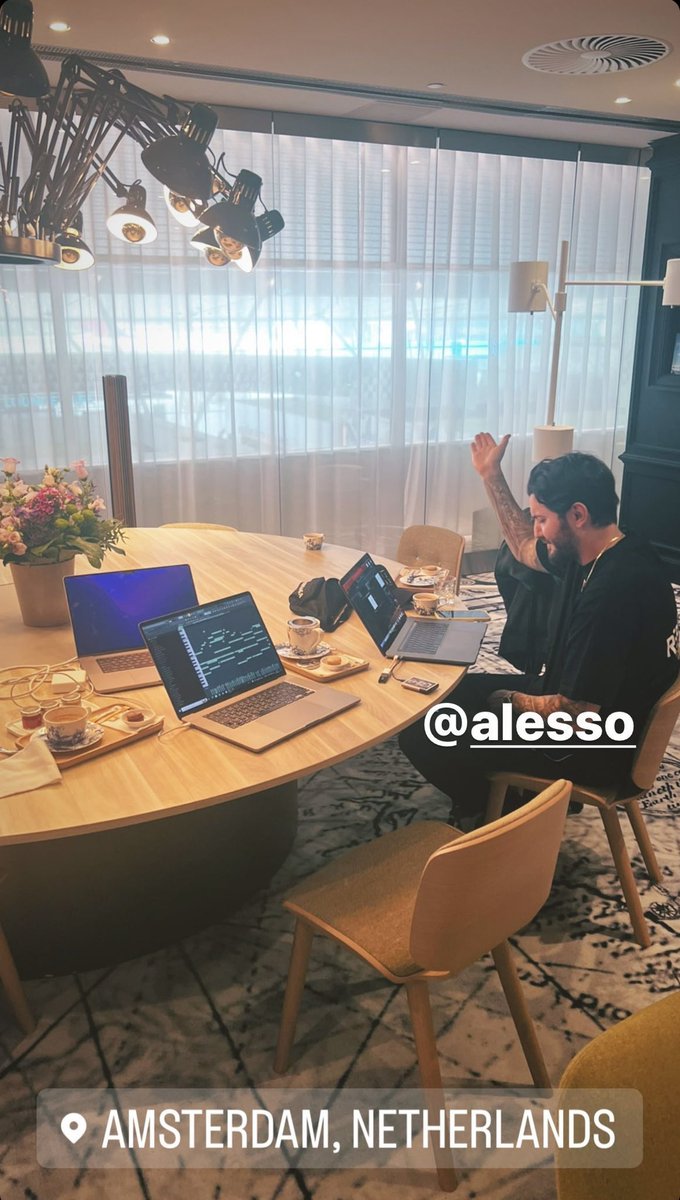 dancingastro's tweet photo. .@MARTINGARRIX x @ALESSO ARE WORKING ON SOMETHING 🐐

(via martingarrix/IG) https://t.co/c63eoJpyPN