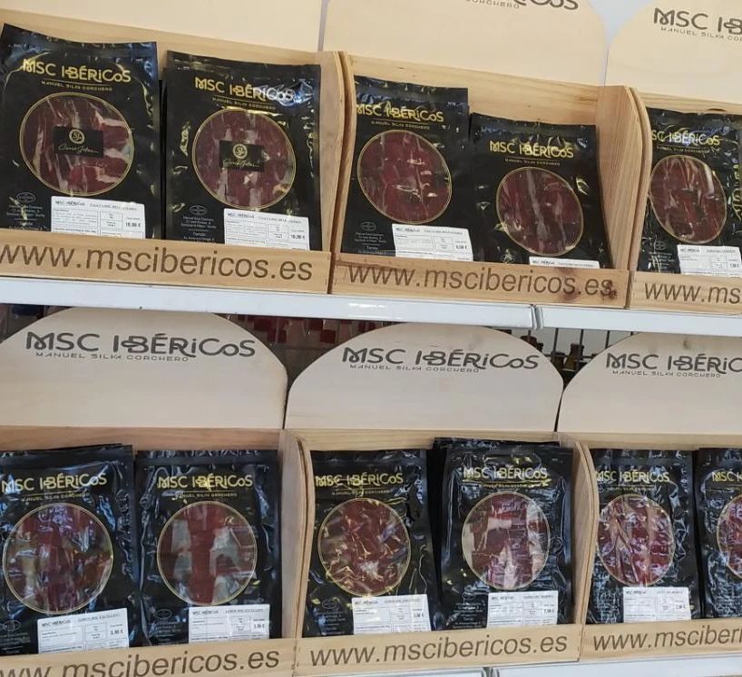 mscibericos's tweet photo. Estamos de vuelta!! Pilas recargadas para los meses que vienen...😋😋 

¿Os gustan las navidades? 🤪🤪

#finvacaciones #empiezalobueno #jamonjamon #loncheadosmsc #rrssmsc https://t.co/f35XJS2LEh