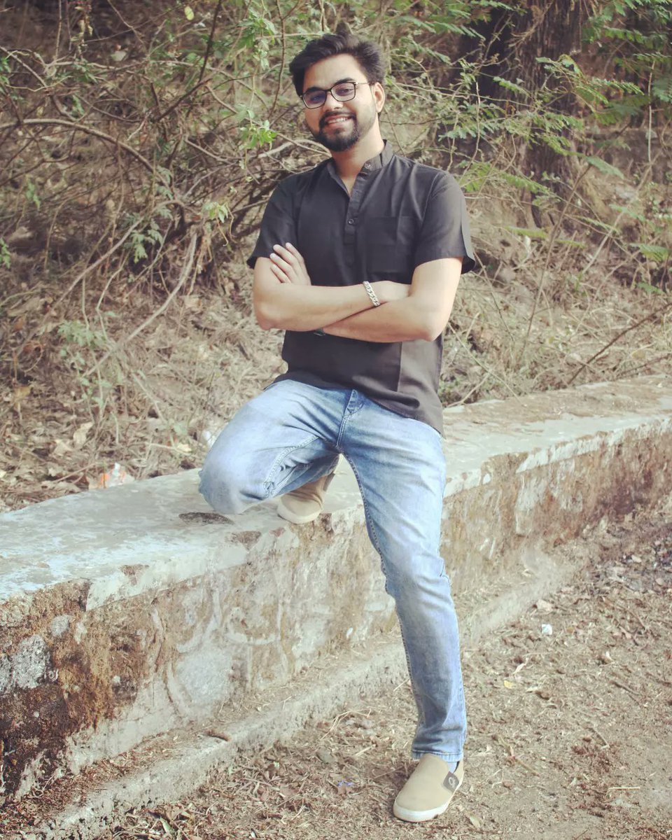MihitSuthar2's tweet photo. Smile Plz😊😃 

Pc :@komal_kanzariya777

#smile #happiness #handsome #fitness #pose #lifeisbeautiful https://t.co/DWTIwYPoqs