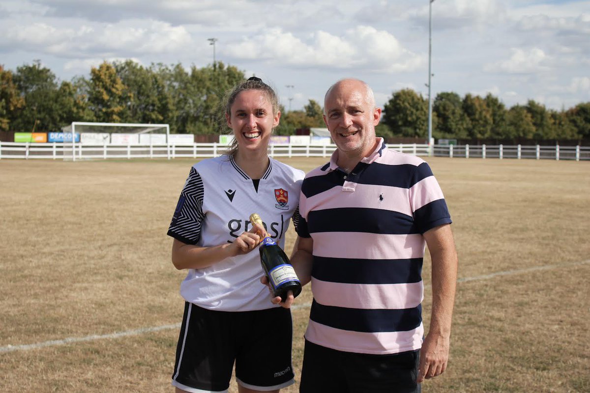PLAYER OF THE MATCH 🍾

Yesterday’s player of the match was awarded by our match sponsor B.P Payroll &amp; Account Services to <a href="/GraceStanley10/">Grace</a> ⚽️⚽️⚽️

Grace was presented with her award by ladies chairman Paul Burling 🤝