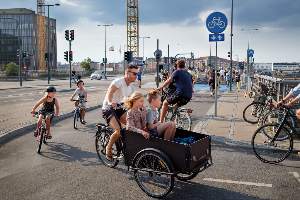 3CatInfo's tweet photo. Si anéssim en bici tant com fan a Holanda s'estalviarien 700 milions de tones de CO₂ l'any https://t.co/pwMGxhvCAM https://t.co/6n446hUz8G
