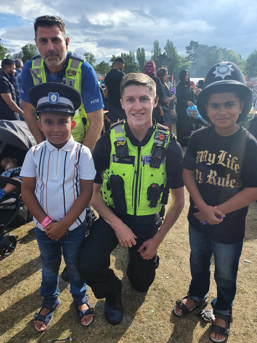 HallGreenWMP's tweet photo. Yesterday officers conducted patrols at the Big Johns Birmingham Mela held in Cannon Hill Park. We also got to meet some of our biggest fans who were very excited to have their pictures taken with our officers.
#thisworkmatters #WMPFamily @WMPolice @NKirkpatrickWMP @JobsWMP https://t.co/miSveEsG5y