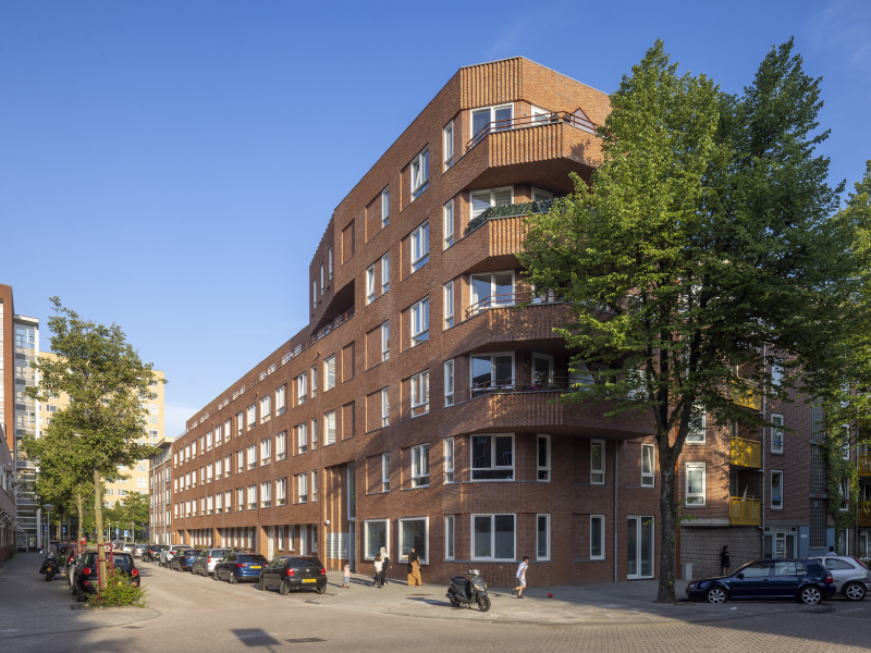 ANAarchitecten's tweet photo. Ons ontwerp voor een woongebouw aan de Kramatweg in de Indische Buurt in #Amsterdam met 42 levensloopbestendige sociale huurwoningen voor ouderen en grote(re) gezinnen, staat op de longlist van de ARC 22 Architectuur Award https://t.co/TyjcmyXJOH https://t.co/YcOUp9AvA1