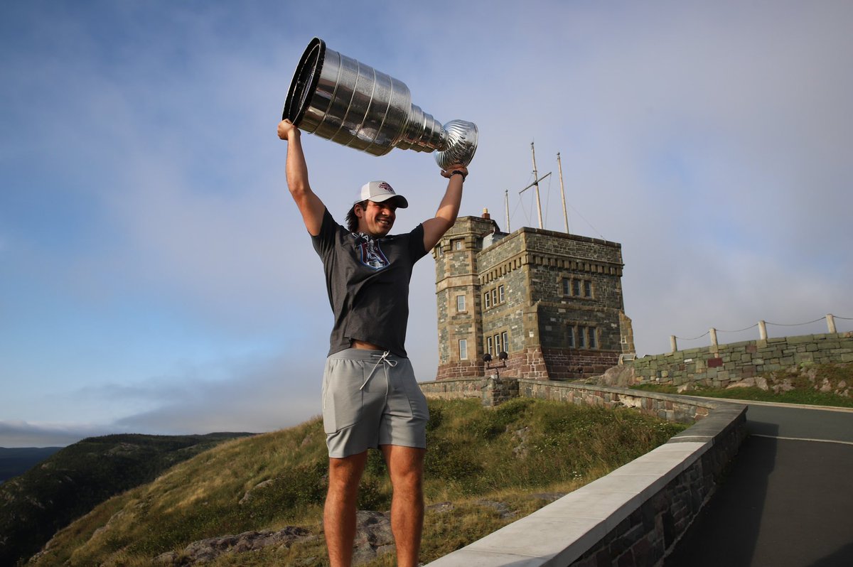 Avalanche's tweet photo. And of course taking Lord Stanley to all the good spots. 

#GoAvsGo https://t.co/314ubVaMbL