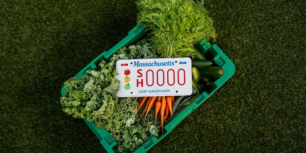 Gr8BosFoodBank's tweet photo. #FoodInsecurity continues to impact MA & the need for food assistance is still at historic levels. Help us #DriveOutHunger alongside @The_BMC & @CitizensBank w/ a #StopHungerNow license plate, which supports programs to provide healthy meals.
Preorder at: https://t.co/oEdZMijZkX. https://t.co/9JYR1T89qX