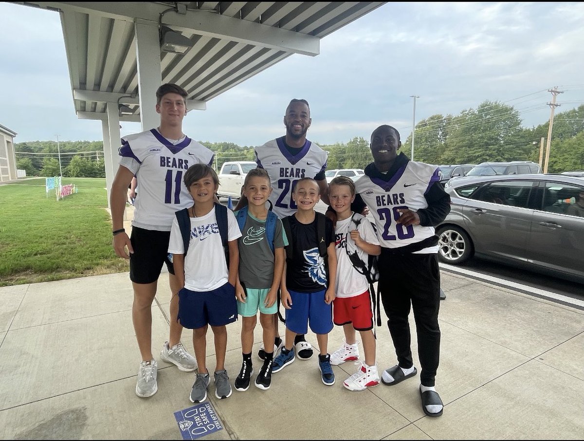 The <a href="/UCA_Football/">𝗨𝗖𝗔 𝗕𝗘𝗔𝗥𝗦 𝗙𝗢𝗢𝗧𝗕𝗔𝗟𝗟</a> Bears appreciate <a href="/ConwaySchools/">Conway Schools</a> for letting us be a part of your 1st Day of School 2022!
#BearClawsUp