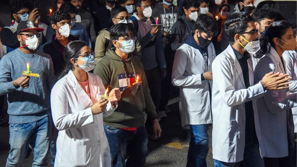 Sudhanshu2107's tweet photo. #CandleMarchForJeeNeetCuet #JEEMainsThirdAttemptForAll
Everybody please retweet &amp; tag all Media Houses &amp; Students Union⬇️
@aajtak @nsui @sudhirchaudhary @AIJNSA_official @ZeeNews @RahulGandhi @newstakofficial @ANI @anubha1812 @SachTakNo1 @AdvMamtaSharma @chitraaum  @ABPNews https://t.co/3hb1N0C3Y2