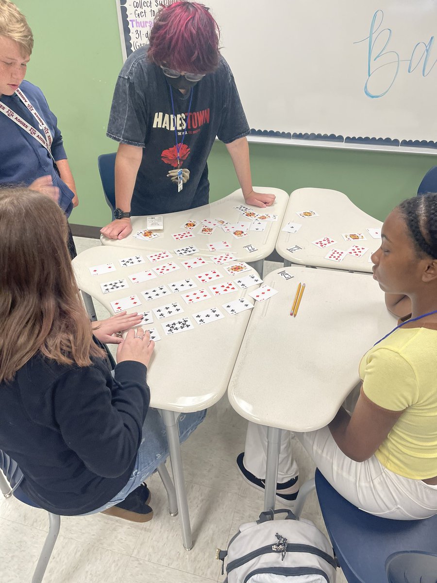 WSISD_Math's tweet photo. Students in Mrs. Nelson’s Algebra 1 class showed off their teamwork skills by collaborating during a game of 31-derful. Students had to create a 5x5 array with each row and column adding up to 31. #BuildingFutureLeaders #bearsdomath #wsisd https://t.co/70OtOE7OpB