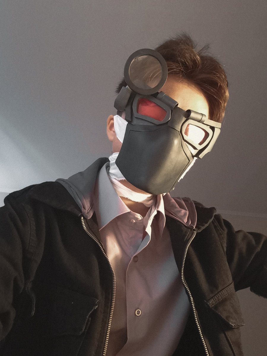 I used to wonder why 2BDamned cosplays were almost nonexistent until a month ago I decided to cosplay him myself.
while making his mask I went through all five stages of grief and also unlocked a secret sixth stage. 1/10 experience, would not recommend.

#madnesscombat