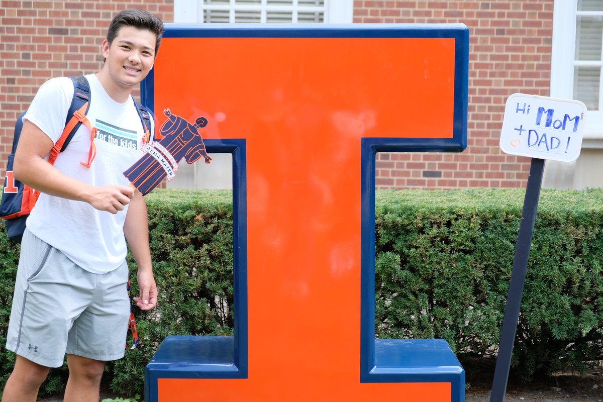 IlliniUnion's tweet photo. Class 👏  is👏 in👏session👏

Happy first day of school, Illini! Celebrate by letting us take your picture 📷  First Day of School Photos are happening TODAY at Anniversary Plaza from 11am to 1pm. It's a great way to start your semester! 📚 https://t.co/lPpT8e1VvK
