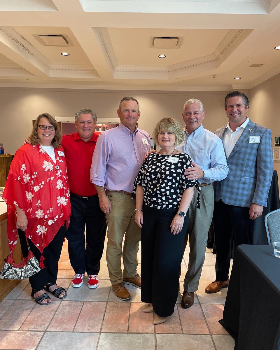 mcgtn's tweet photo. Last Friday, Montgomery County Mayor Durrett, County Mayor-Elect Wes Golden, and @ClarksvilleGovt, Mayor Joe Pitts welcomed @austinpeay Faculty to the 2022-2023 academic year at the #customshousemuseum. We wish the everyone the best in this academic year!
#apsu #gogovs https://t.co/tIJLpfO4gc