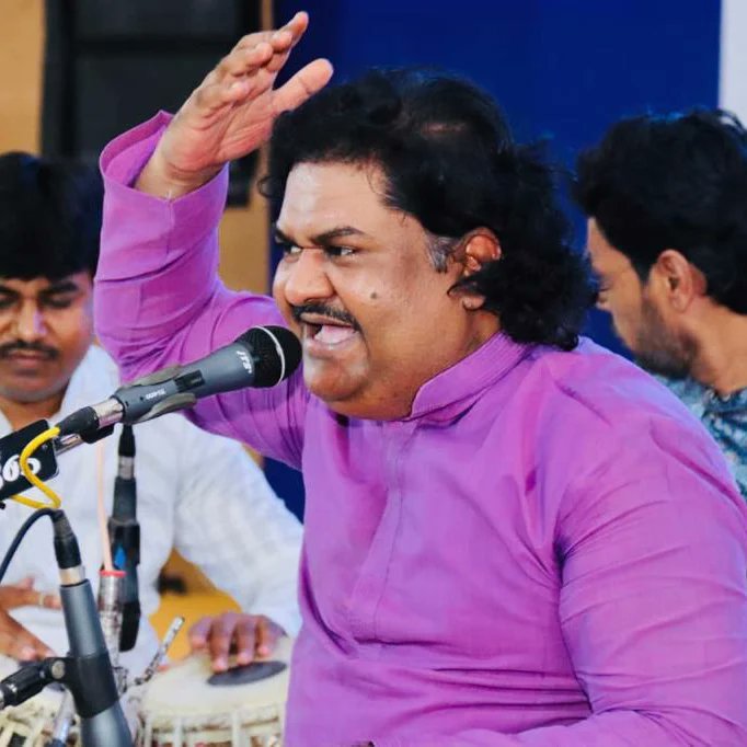 osmanhmir's tweet photo. Sharing some moments of my last night Program at Somanth Shivotsav
.
.
.
#osmanmir  #osmanmirlive #showb #concert #gujarat #Somanth  #Shivotsav https://t.co/1HdsVGNmmu