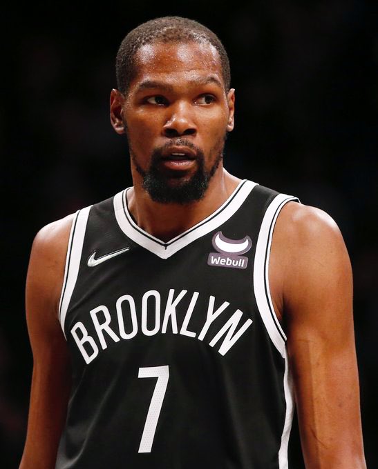 50NuancesDeNBA's tweet photo. LES GRIZZLIES SONT SUR KD 🚨

@ShamsCharania nous rapporte que les oursons du Tennessee seraient intéressés par Kevin Durant !
Memphis a plusieurs choix de premiers tours et beaucoup de jeunes talents à proposer…affaire à suivre ⏳ https://t.co/XMXkBGelZv