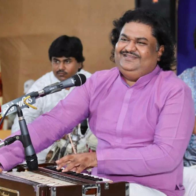osmanhmir's tweet photo. Sharing some moments of my last night Program at Somanth Shivotsav
.
.
.
#osmanmir  #osmanmirlive #showb #concert #gujarat #Somanth  #Shivotsav https://t.co/1HdsVGNmmu