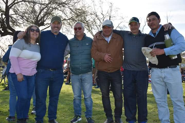 PROGualeguaychu's tweet photo. En el día de ayer estuvimos festejando el día del niño. Desde el PRO Gualeguaychú agradecemos a Raúl Sayas y toda la gente del Gualeyán por habernos hecho participe del festejo.
Un día especial dedicado a los más pequeños, un granito de arena para alegrar su día. https://t.co/zBGz3NjVdg