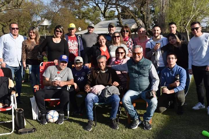 PROGualeguaychu's tweet photo. En el día de ayer estuvimos festejando el día del niño. Desde el PRO Gualeguaychú agradecemos a Raúl Sayas y toda la gente del Gualeyán por habernos hecho participe del festejo.
Un día especial dedicado a los más pequeños, un granito de arena para alegrar su día. https://t.co/zBGz3NjVdg