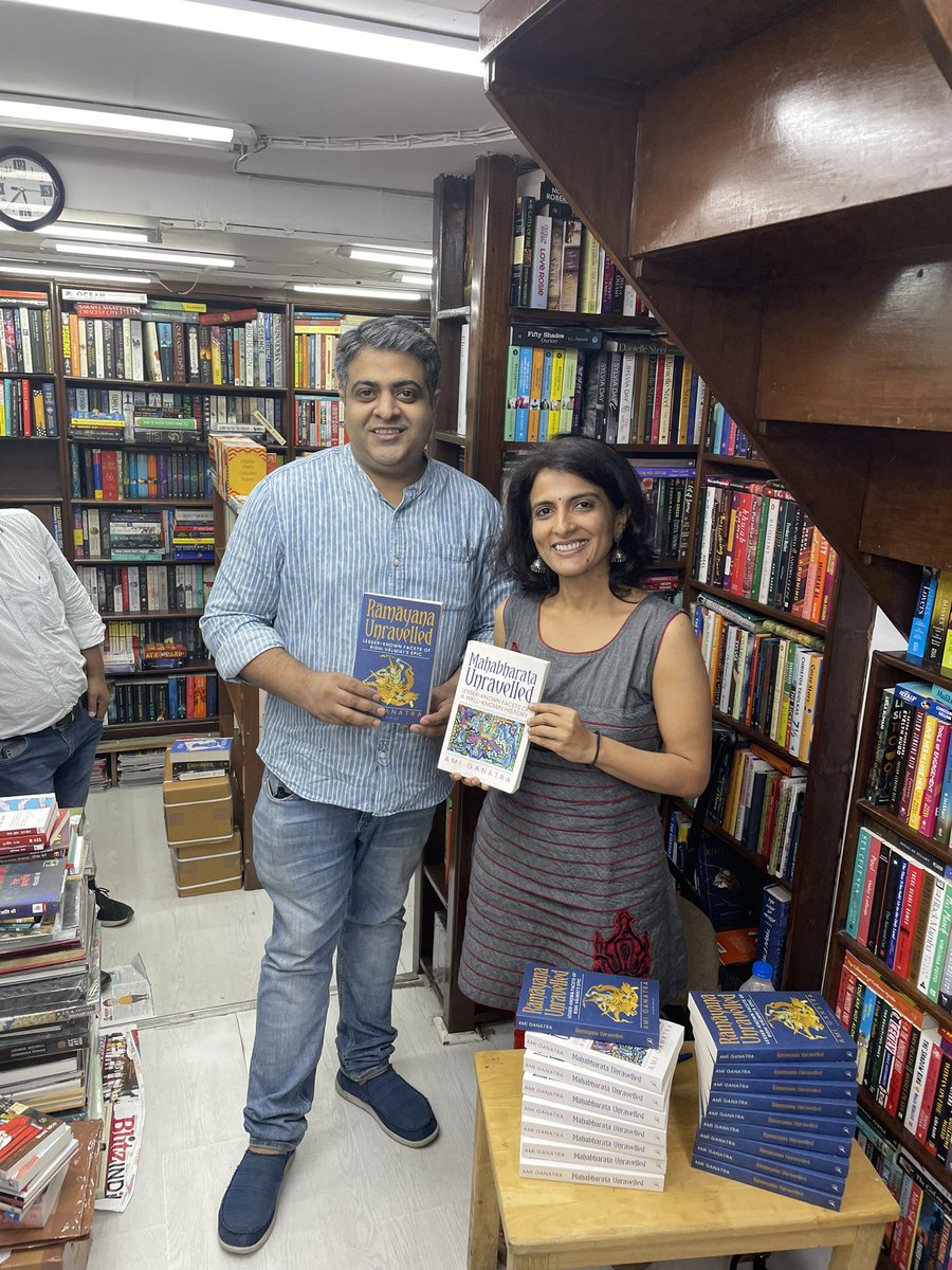 abhishektan's tweet image. It was a pleasure meeting @6amiji at @Bahrisons_books as she signed her books!
#booksigning #religiousbooks #authormeet #bibliophile