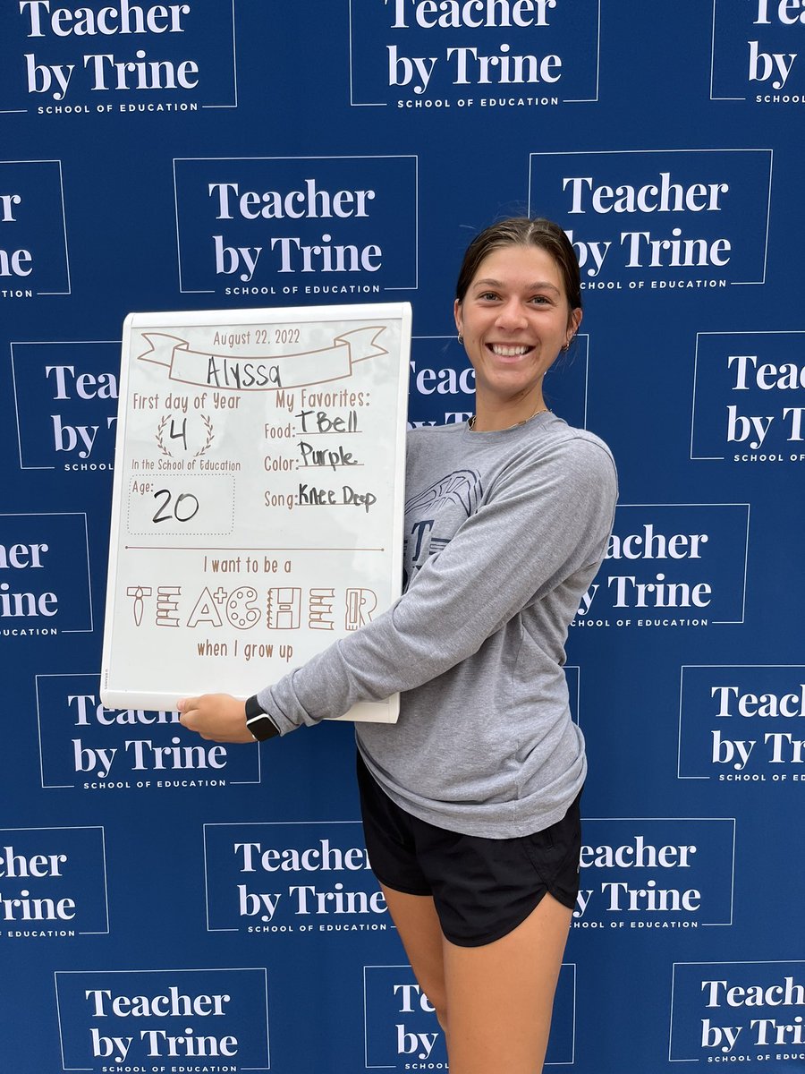 akargyle18's tweet photo. Happy first day of senior year! #TeacherByTrine https://t.co/ksm5zb2fva