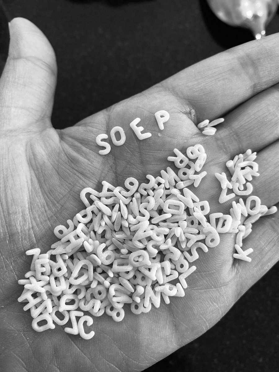 SteffieIndia's tweet photo. Wie legde ook zijn naam en nog veel meer woorden op je bord en had uiteindelijk koude soep??? #nostalgie #soep #kinderjaren #lettervermicelli #Honig https://t.co/WaI0TB5Vuv