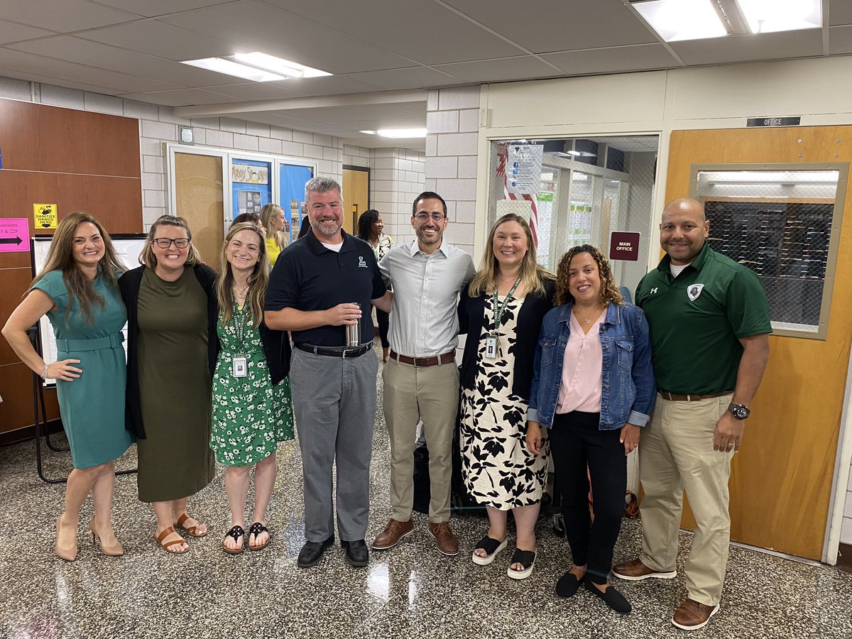 Our admins welcoming new teachers @ L.I.V.E.!  #SimplyTheBestLPS <a href="/LivSchools/">Livingston Schools</a> <a href="/LivSchoolsTEAM/">@LivSchoolsTEAM</a>