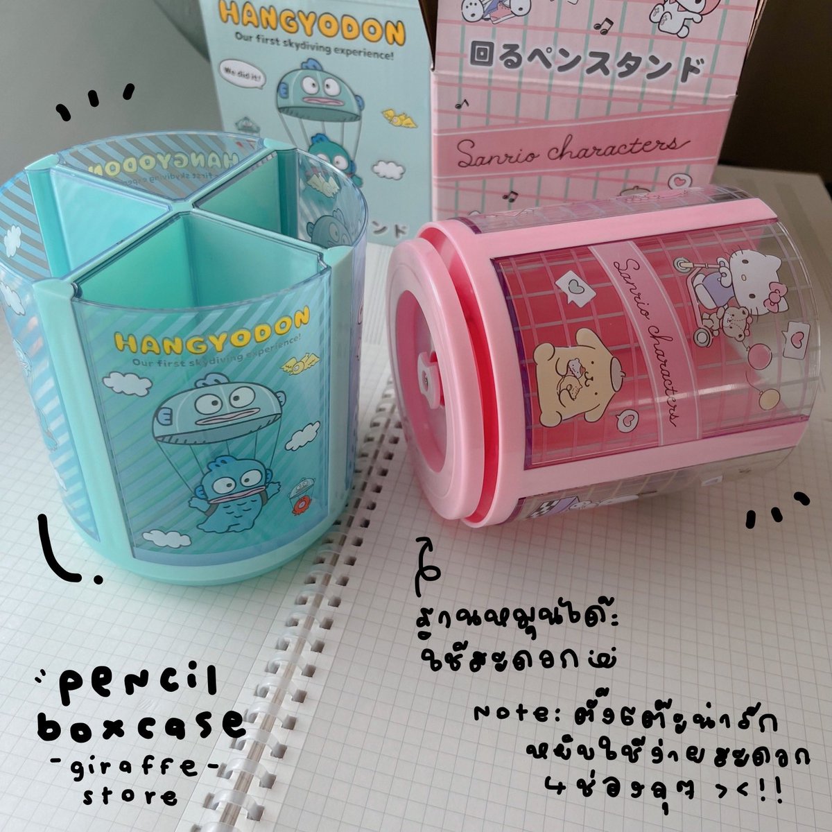 giraffereview's tweet photo. นานๆจะเจอที่ใส่เครื่องเขียนแบบตั้งโต๊ะที่ถูกใจ���่า เป็นของ Sanrio ลายน่ารักมากก มี4ลาย แต่จับจองไว้เองไม่ทัน😅 ถ่ายมาได้ 2 ลาย ที่พิเศษคือ หมุนได้และถอดช่องมาได้ และ1ช่องคือจุได้เยอะมาก คิดว่าราคา 700++ แน่ แต่นี่ราคา 450 บ. รู้สึกคุ้ม ตั้งแล้วอยากหยิบบ่อยๆเลย #รีวิวเครื่องเขียน https://t.co/4F8TquiJxm