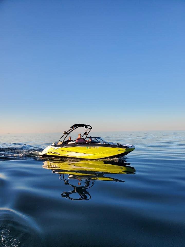 Inthewoods2014's tweet photo. Amazing day on @LakeSuperior ! Thankful for great friends (that capture great pics) and this beautiful lake #thebiglake #lakesuperior #friendfamily https://t.co/4bJ1pGHPCI