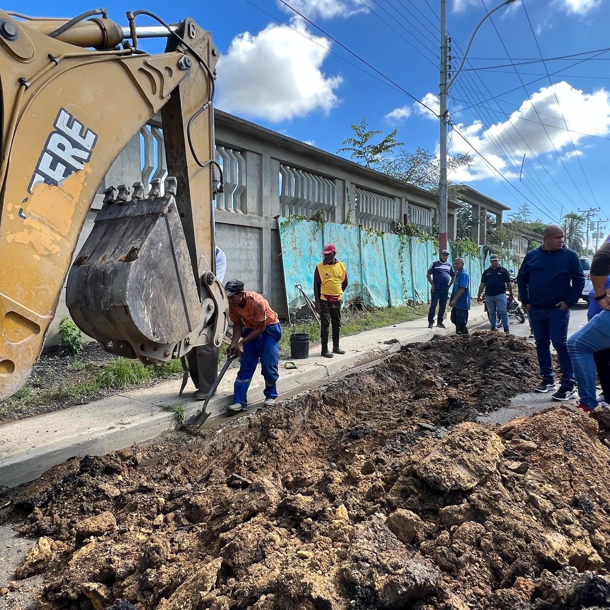YO❤️CUMANÁ
Para nosotros la recuperación y el fortalecimiento de los servicios públicos  es una prioridad, en ello estamos trabajando. 
Feliz día para todas y todos!!!
 #RefuerzaTuVacuna
<a href="/NicolasMaduro/">Nicolás Maduro</a> <a href="/dcabellor/">Diosdado Cabello R</a> <a href="/drodriven2/">Delcy Rodríguez</a> <a href="/NestorLReverol/">Néstor Reverol</a> <a href="/nicmaduroguerra/">Nicolas Maduro Guerra</a>
