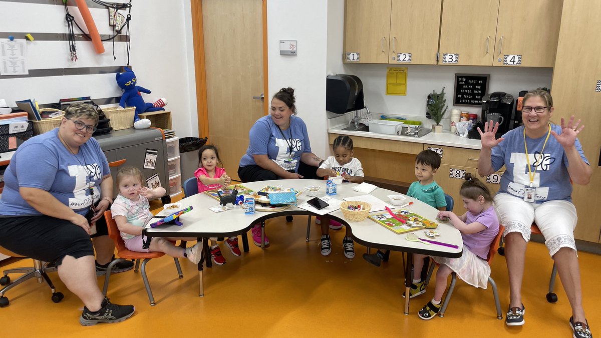 Katie_Lawson3's tweet photo. Happy 1st Day from NKC Schools Early Education Center!! It’s going to be an awesome year. #NKC1stDay #ourEECstory https://t.co/KjnvlDqewB