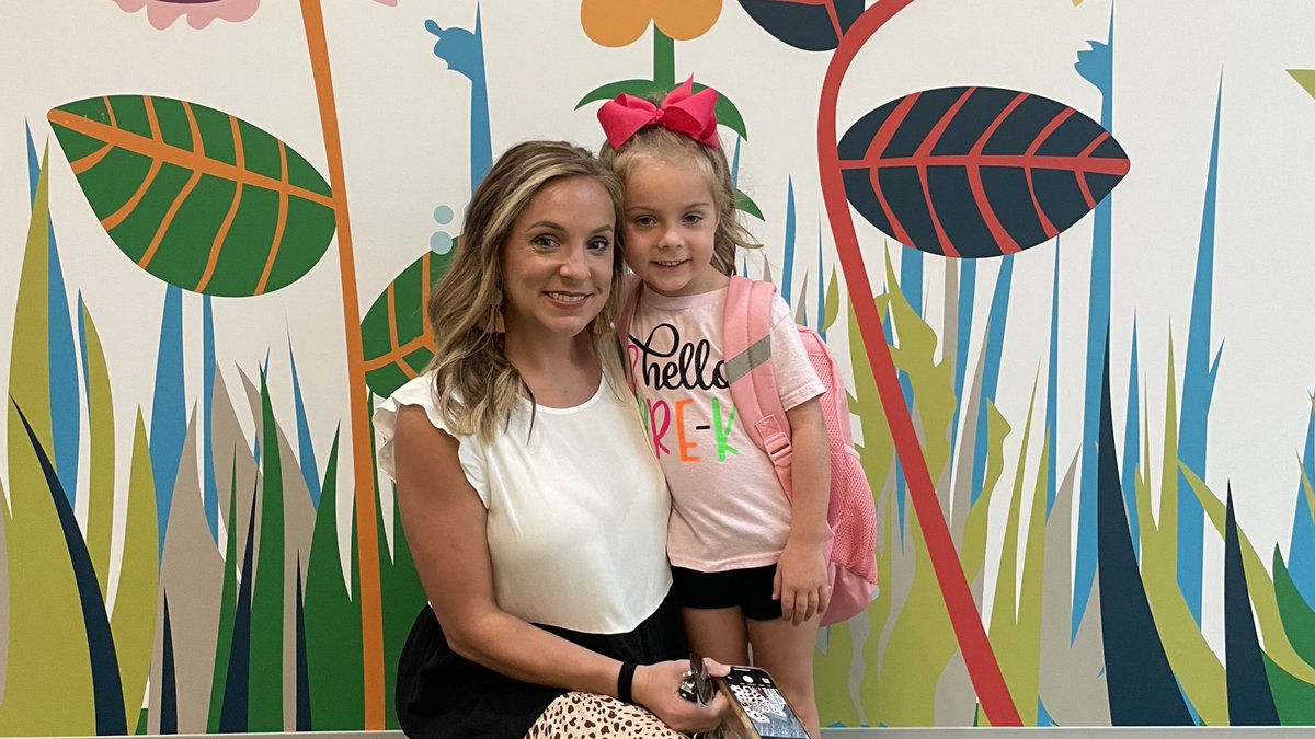 Katie_Lawson3's tweet photo. Happy 1st Day from NKC Schools Early Education Center!! It’s going to be an awesome year. #NKC1stDay #ourEECstory https://t.co/KjnvlDqewB