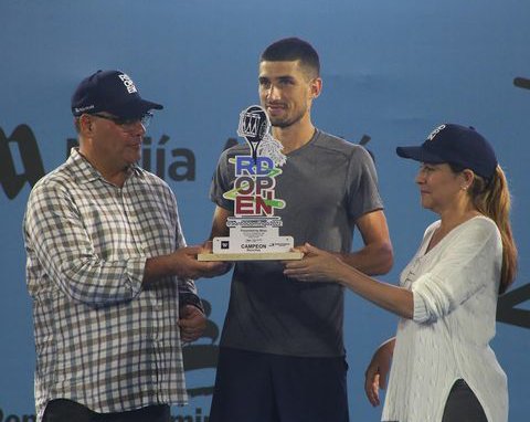 Not_Esportivas's tweet photo. ATP Challenger!
Parabéns ao tenista campeão o argentino @pecachin1 (🇦🇷) que conquistou o @ATPChallenger de Santo Domingo na República Dominicana, conquistando o sexto título de challenger na carreira
#ATPChallenger #tennis #RDOpen #SantoDomingo #PedroCachin https://t.co/QpwsttQSyT