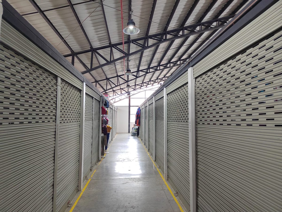 RoqueOrdonezEc's tweet photo. Sobre nuevos mercados que buscan crear, insistimos se necesita nuevo modelo de gestión.Ayer que visité el mercado 12 de abril, 11h00am,+ de 30 puestos vacíos, esto se busca cambiar con nueva Ordenanza que permite dinamizar y equilibrar la economía de todos los comerciantes. https://t.co/KG5qpQ4B64