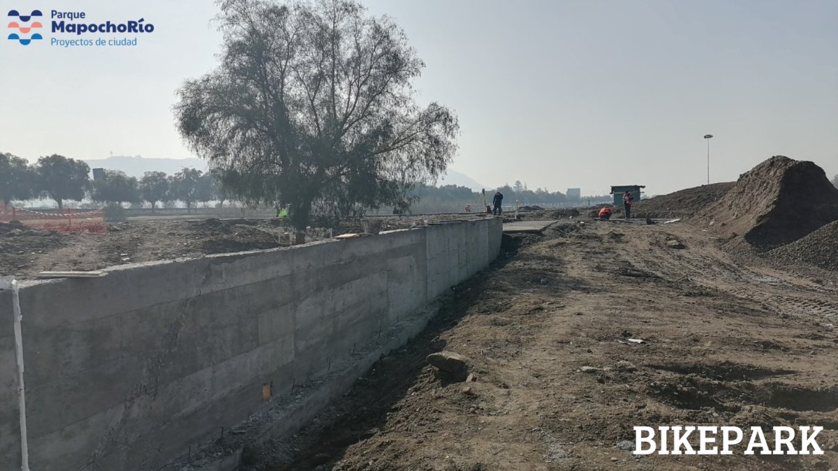 MapochoRio's tweet photo. Ya se pueden reconocer los primeros avances del #bikepark de #MapochoRio, que se ubicará en Costanera Sur con El Arroyo, en #CerroNavia. Esta obra permitirá la práctica del BMX freestyle (estilo libre), deporte olímpico desde los jJuegos de Beijing 2008. https://t.co/iaL7fN51hc