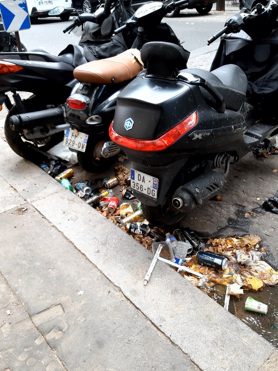 Je viens de me faire menacer et poursuivre par ces hommes car j'ai pris des photos Rue Custine. <a href="/prefpolice/">Préfecture de Police</a> ⚠️⚠️⚠️ Heureusement que des militaires sont passés 😡😡