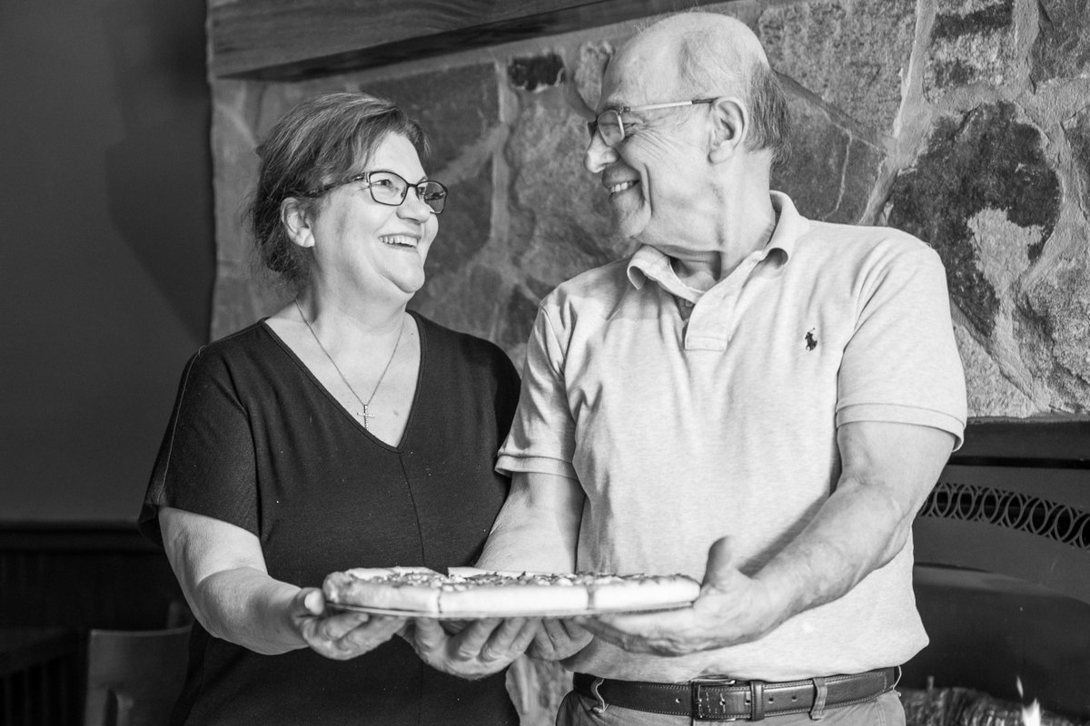 olivebarct's tweet photo. "The best food and the most pleasant family that give lots of love!" #WhatOurCustomersSay
#Unionville #ctrestaurants #ctbars #ctpizza #cteats https://t.co/vtVCWbOn93