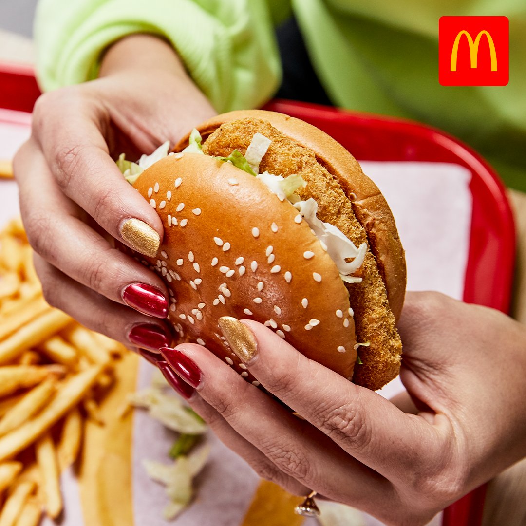 McChicken, lo nuevo de McDonald’s que vino para acompañarte en la travesía de tu día a día, y que va a deleitarte con su exquisito sabor. 😋 ¿Ya lo probaste? 👀🍗 Pedilo en todos nuestros restaurantes, Automac, McDelivery App o llamando al 021 319 6000.