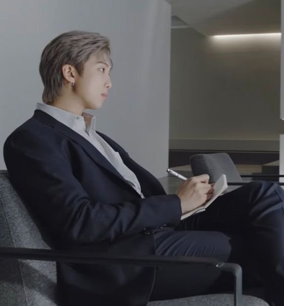 ArlenDiorys's tweet photo. El hombre más guapo del mundo Namjoon, duelale a quien les duela... https://t.co/cl2RslBblL