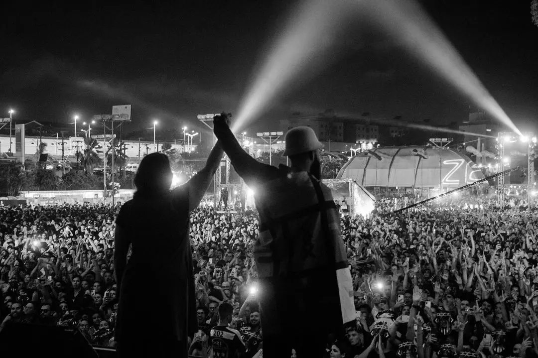 claudiamanzoyo's tweet photo. Com @russopassapusso @BaianaSystem no @festivalzepelim em Fortaleza!
Gracias vida!
#bsfortaleza #bsfor #baianasystem #sulamericanoshowversaobrasiliana #claudiamanzo #baianasystah
๐ธ @tainavcavalcante https://t.co/b9RTv3mpSd