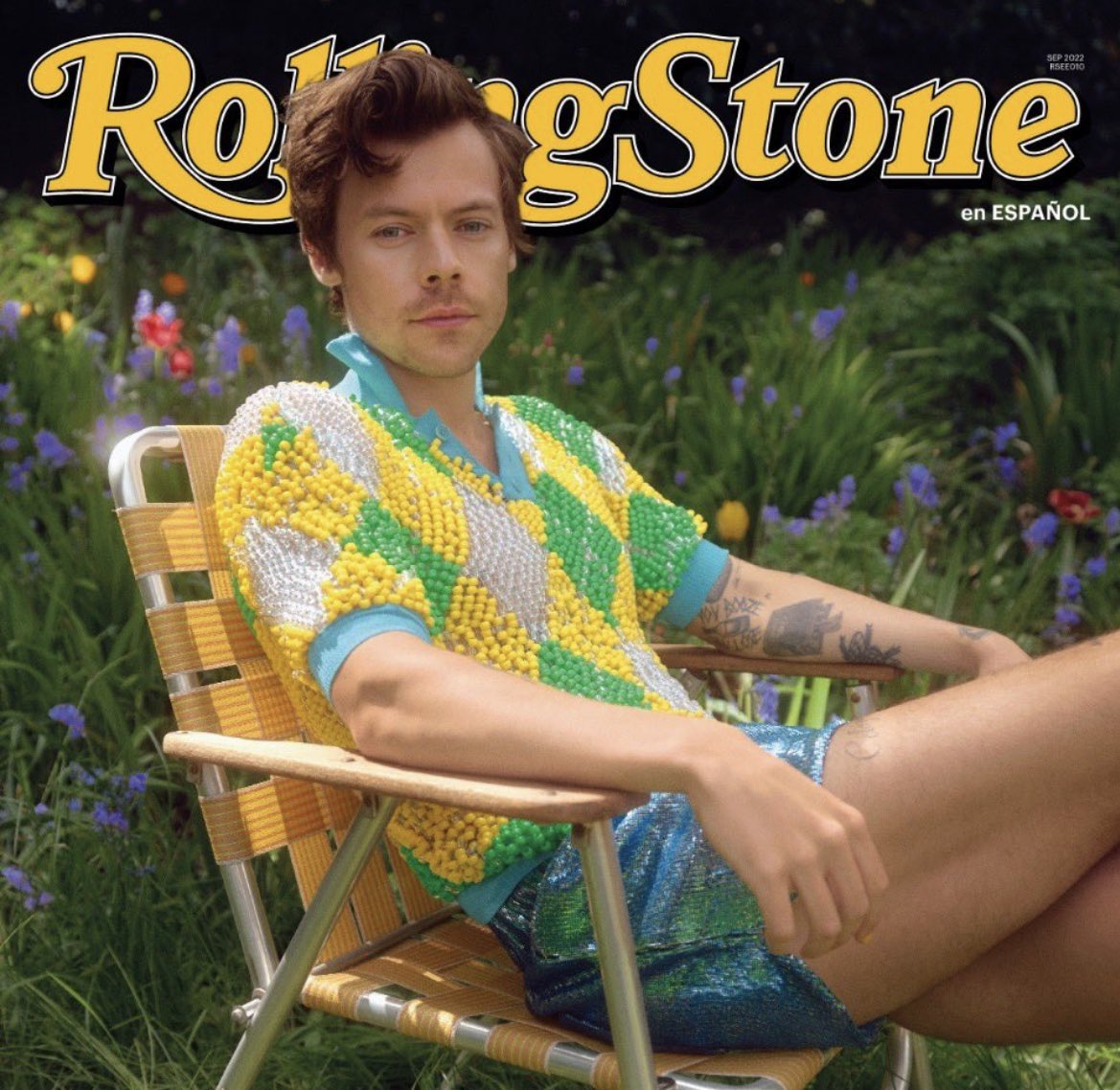 canyonmoonblu's tweet photo. the best way to wake up is to a new harry styles magazine cover https://t.co/Sky5tf9DJk