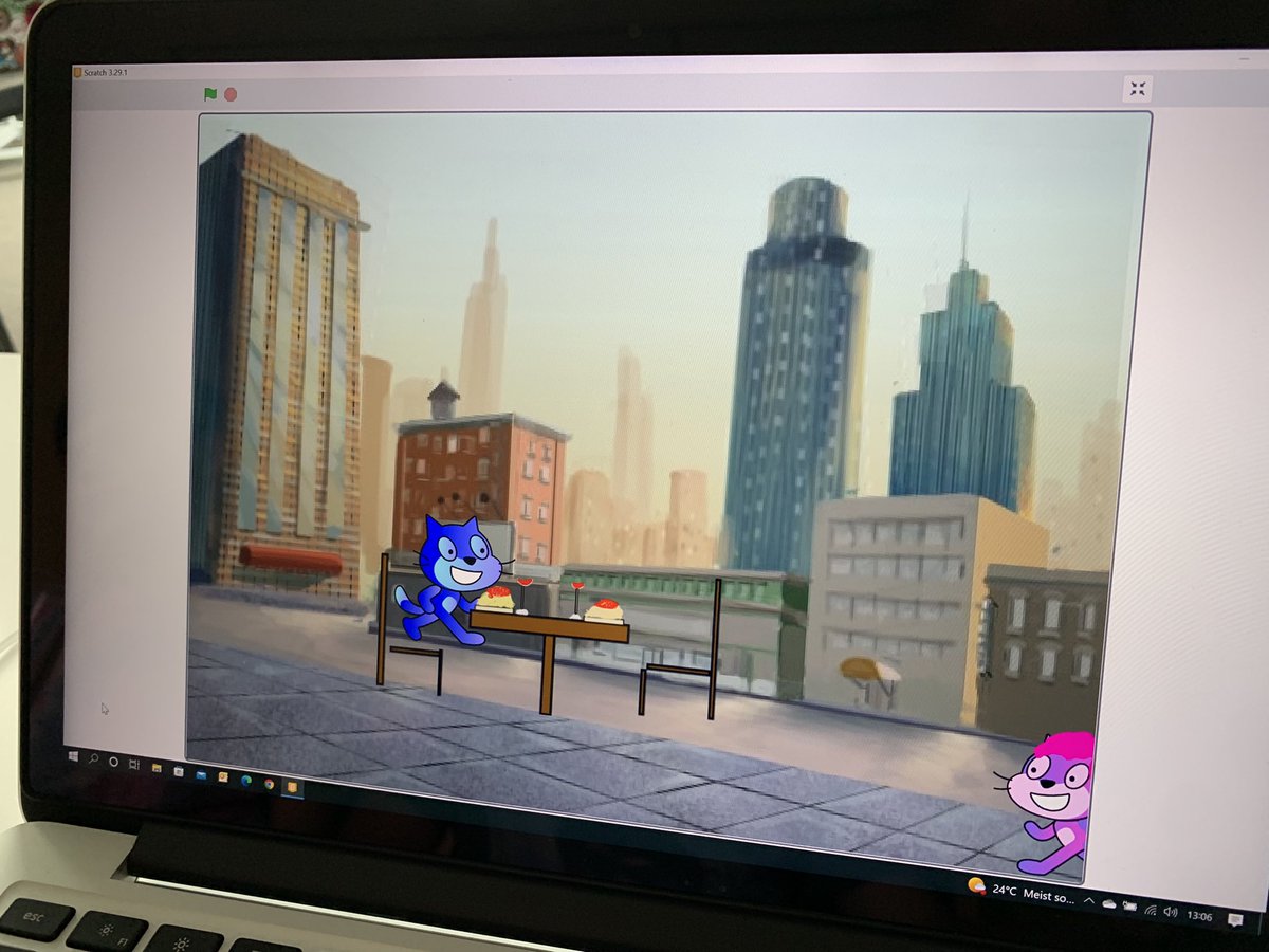 alexcio_'s tweet photo. Hier ein Rendezvous mit zwei #Scratch Katzen, Moritz und Cata, die sich auf der Skyline treffen. Heute mittag gab es btw Nudeln, wie wir uns immer durch vieles inspirieren lassen. 😊
#ITSummercamp
#Forchheim https://t.co/IdyN9TKBd6