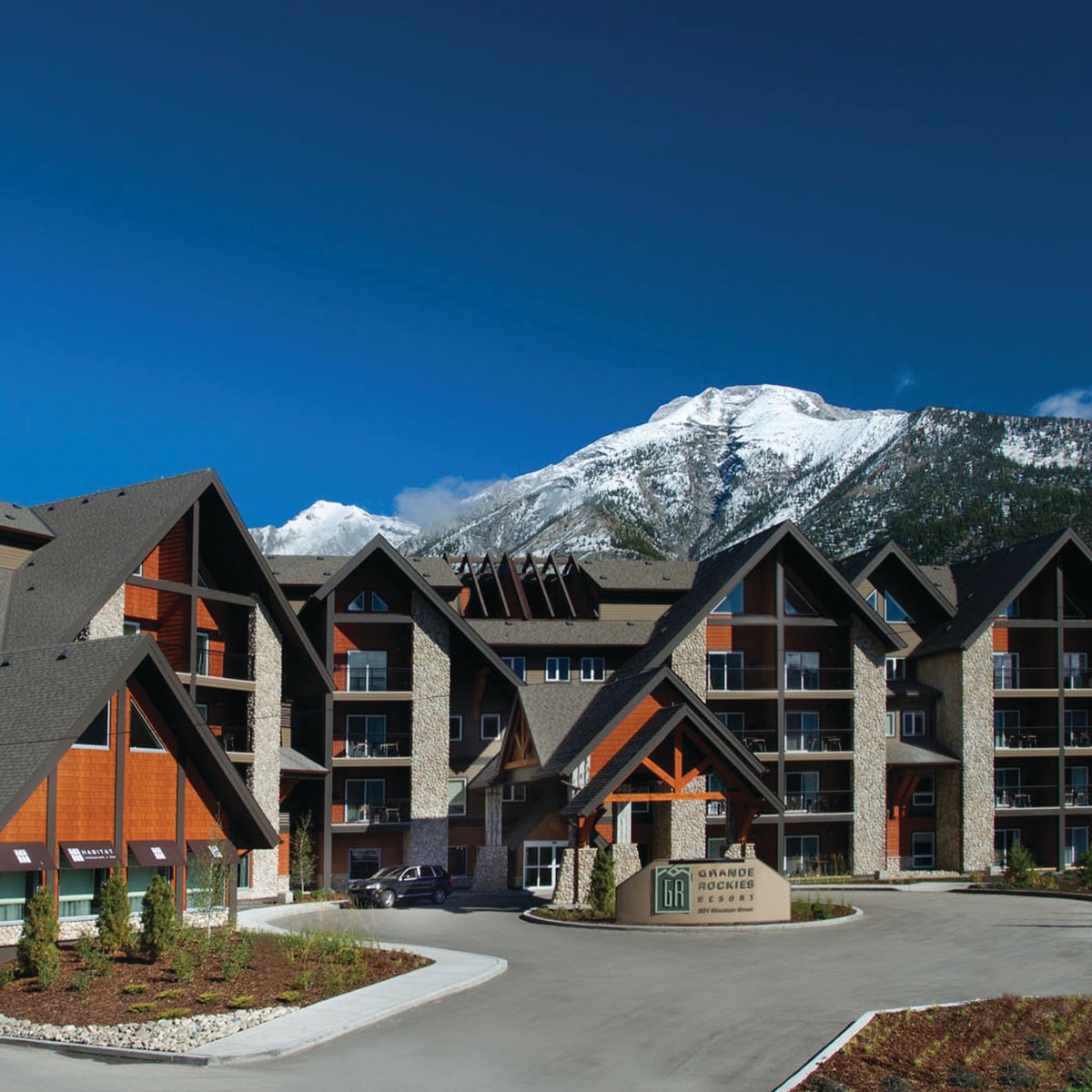 Not your average backdrop ⛰️

📍Grande Rockies Resort, Canmore AB

#visitcanmore #canmorealberta #canmorelife #explorecanmore #kananaskis #canmorekananaskis #albertarockies #canmoreab #canadianrockies #explorealberta #travelalberta #bowvalleylife
#mountainlove #mountainlovers