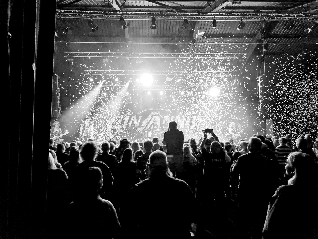 jsesltd's tweet photo. 🔥 We brought the HEAT to @ginannieuk gig at @kkssteelmill on Saturday 🔥

🎉 CONFETTI 🎇 SPARKULARS 🔥 FLAMES 

#stageeffects #gflames #powershots #confetti #sparkulars #concertlighting #rockconcert #concertphotography #ginannie #wolverhampton #rocknroll https://t.co/Q0ZswQWPnM